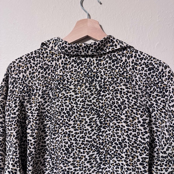 Vintage Casual Corner animal print 100% silk button down blouse Size Large - Picture 6 of 8